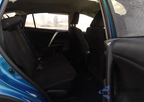 2018 Toyota Rav4 Le z USA, uszkodzony, nr VIN JTMZFREV0JJ178534